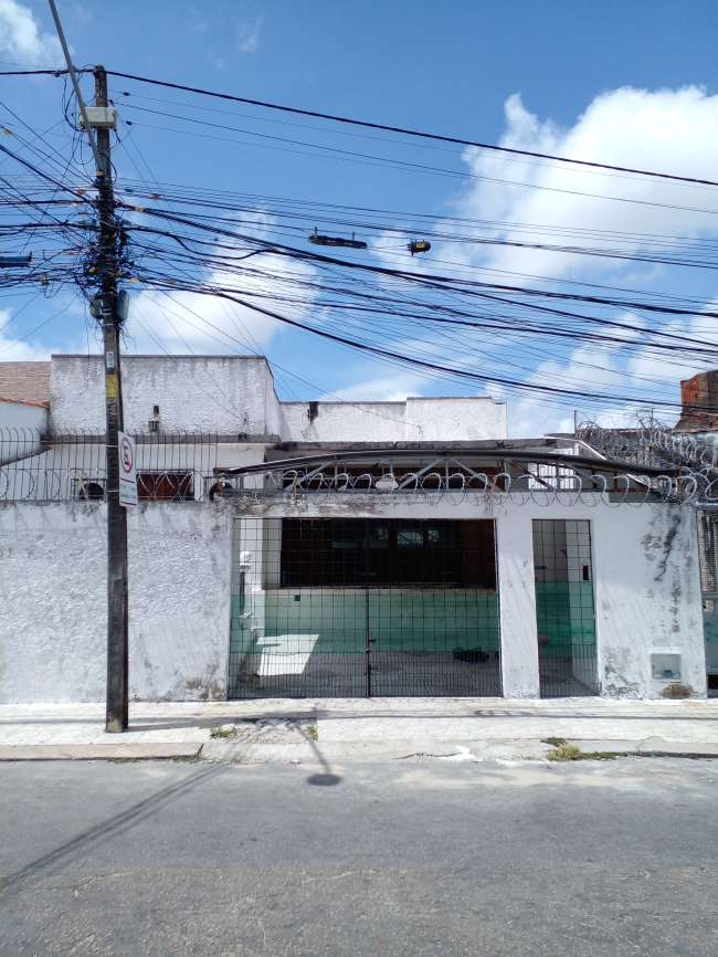 R. JOAO PAULINO BARROS LEAL, 2112