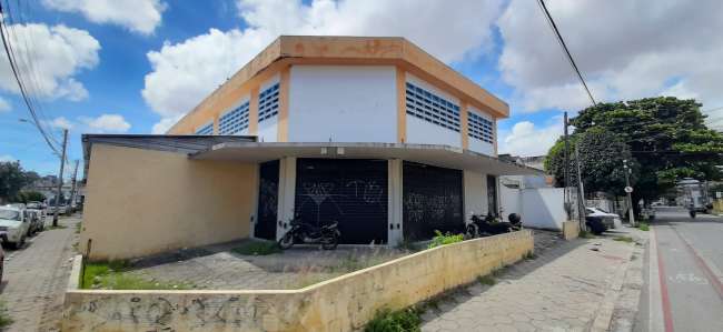 R. SENADOR POMPEU, 2145  2145-A, FUNDO CORRESPONDETE R.QUINTINO BOCAIUVA