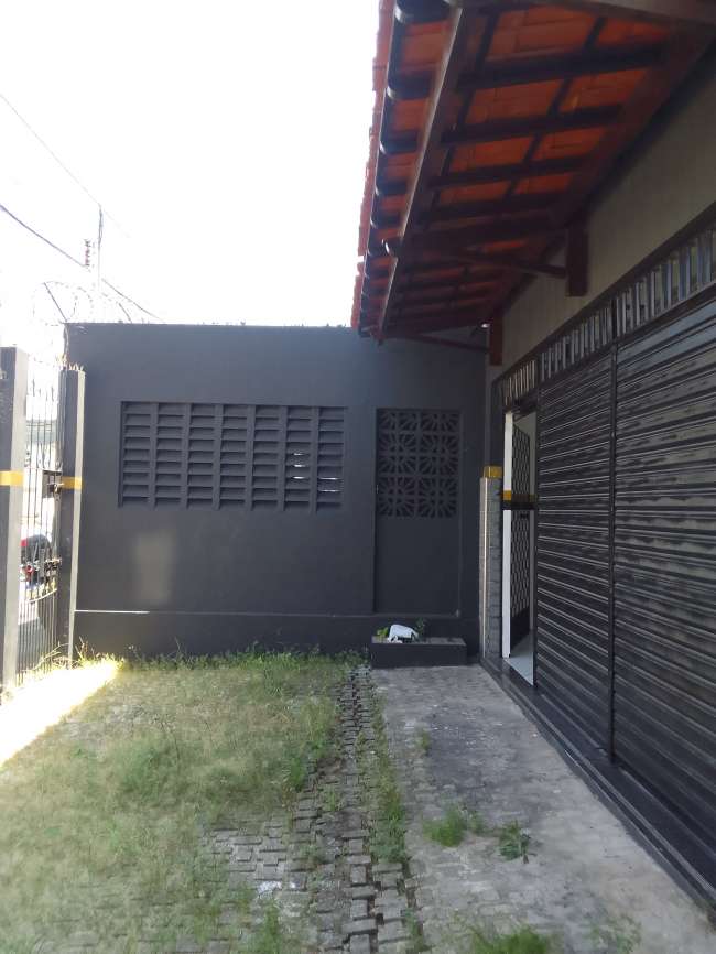 R. EDUARDO BEZERRA, 39