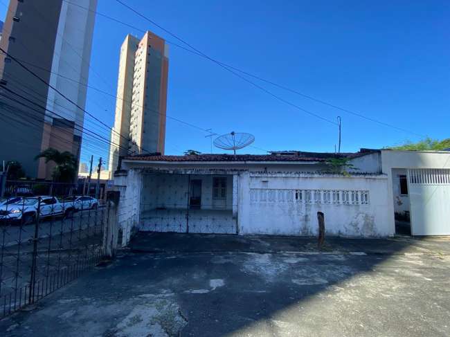 R. INACIO VASCONCELOS, 246 CASA 01